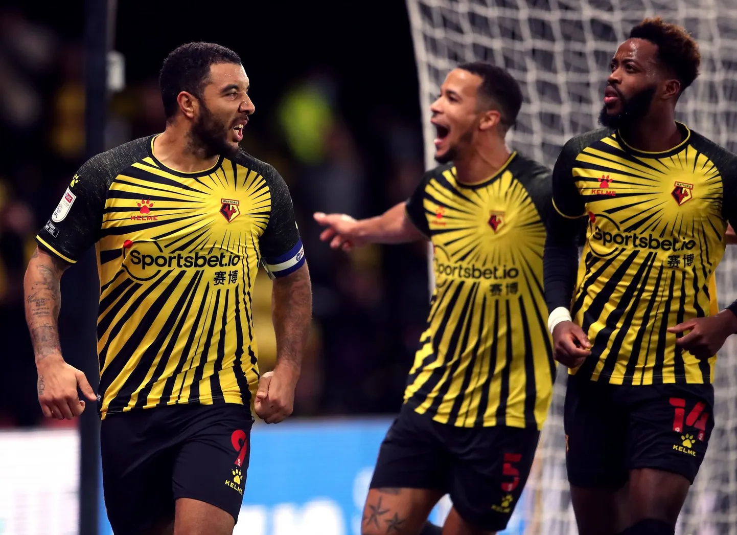 Tänavuseks hooajaks esiliigasse langenud Watfordi mängijad tähistavad kapteni Troy Deeney (vasakul) väravat. Särgidiil Mart Poomi ja Andrei Stepanovi endise koduklubiga lepiti kokku Mooni restoranis.