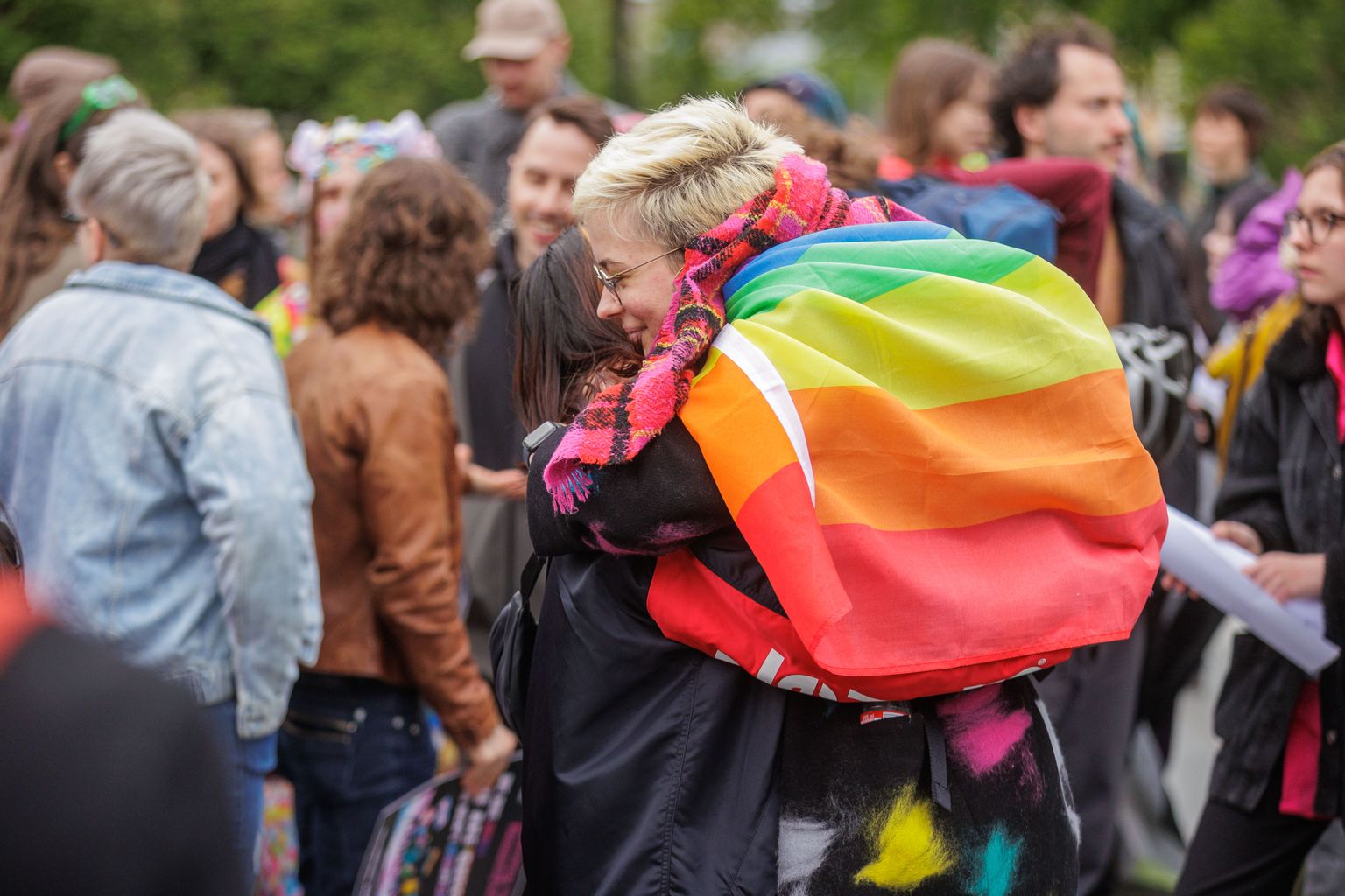 17.05.23, Tallinn LGBT-vaenu vastasel päeval toimus Tammsaare pargis meeleavaldus. Q-Space’i kultuuriprojekti sõnul oli meeleavalduse eesmärk tuua tähelepanu LGBT+ inimeste vastasele vägivallale ning näidata üles üksmeelt LGBT+ ukrainlastega. Foto Taavi Sepp, Postimees