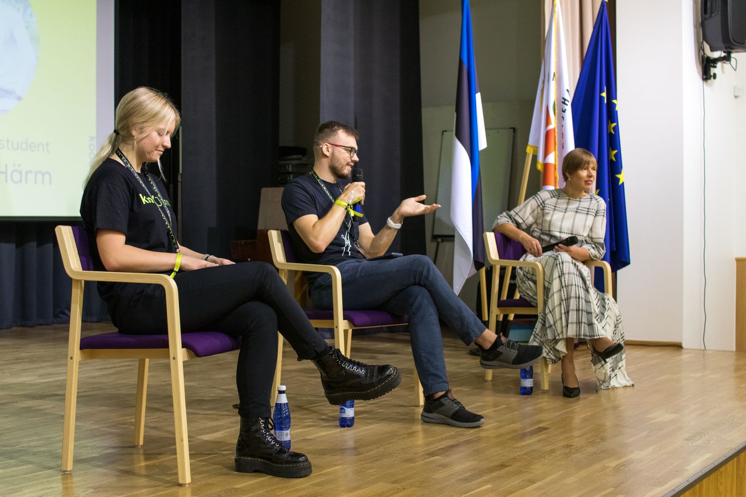 kood/Jõhvi tehnoloogiakooli avaaktusel tervitas õppureid president Kersti Kaljulaid.