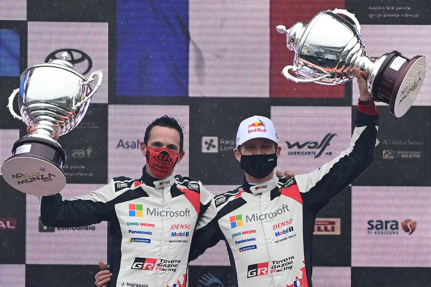 Autoralli maailmameistrid Julien Ingrassia (vasakul) ja Sebastien Ogier.