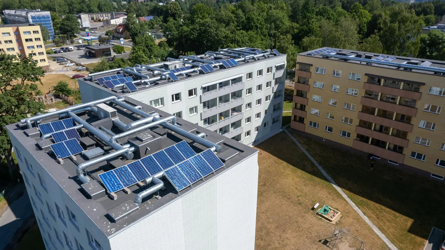 Nii mõnelgi Viljandi kortermajal on päikesepaneelid.