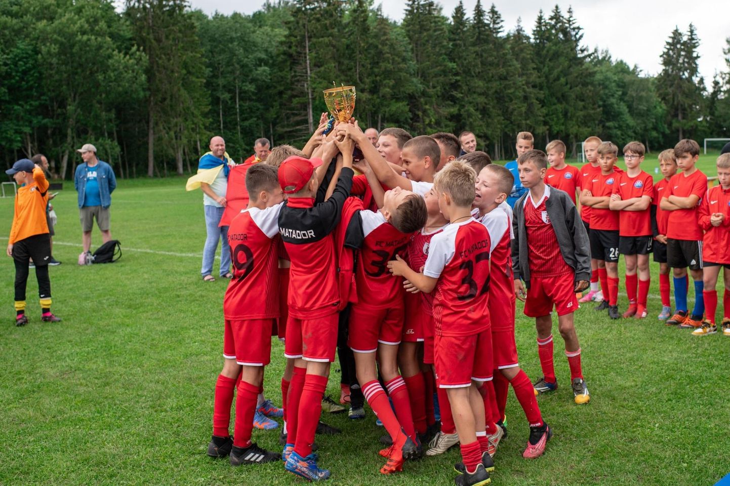 Perejaslavi 11- ja 12aastased jalgpallipoisid võitsid eelmisel aastal Paides Exmeti Ülejõe karika võistlustel kolmanda koha. Hea tulemus innustab neid osalema samal võistlusel ka tänavu.