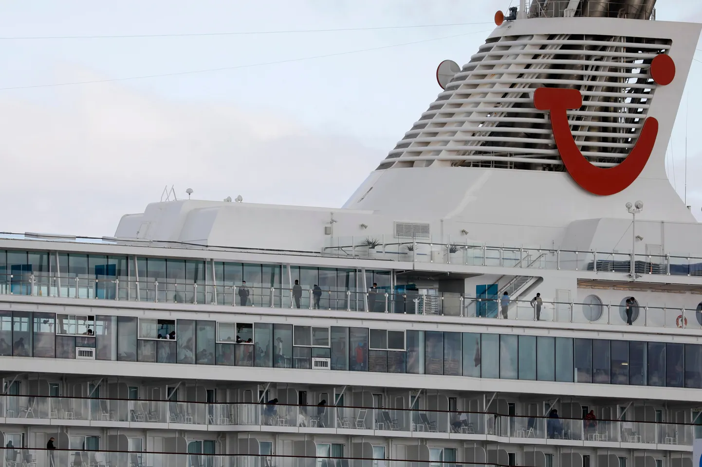 Mai 13, 2020: Tui kruiisilaev Mein Schiff 3 Cuxhaveni sadamas.