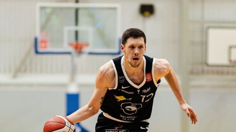 Valmieras basketbolisti atspēlējas no -20 un uzvar pirmajā LBL pusfināla spēlē