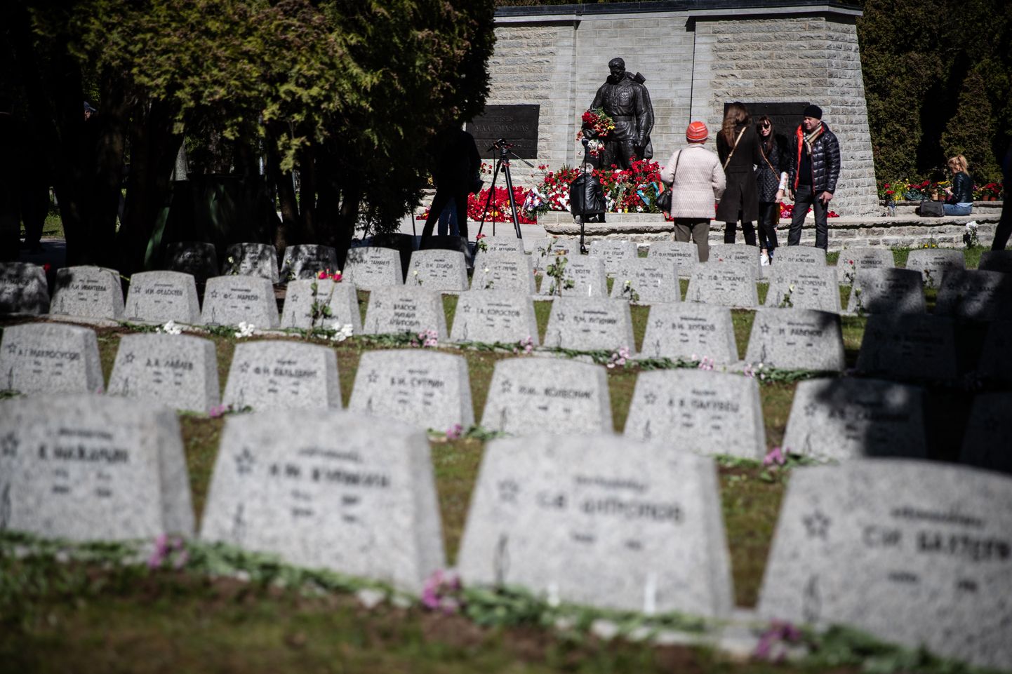 Военное кладбище 9 мая.