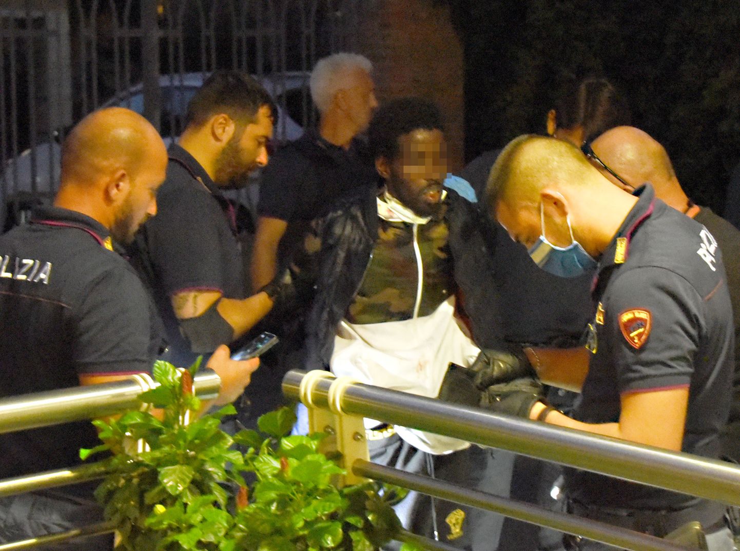 Itaalia politsei kahtlusalust Riminis vahistamas.