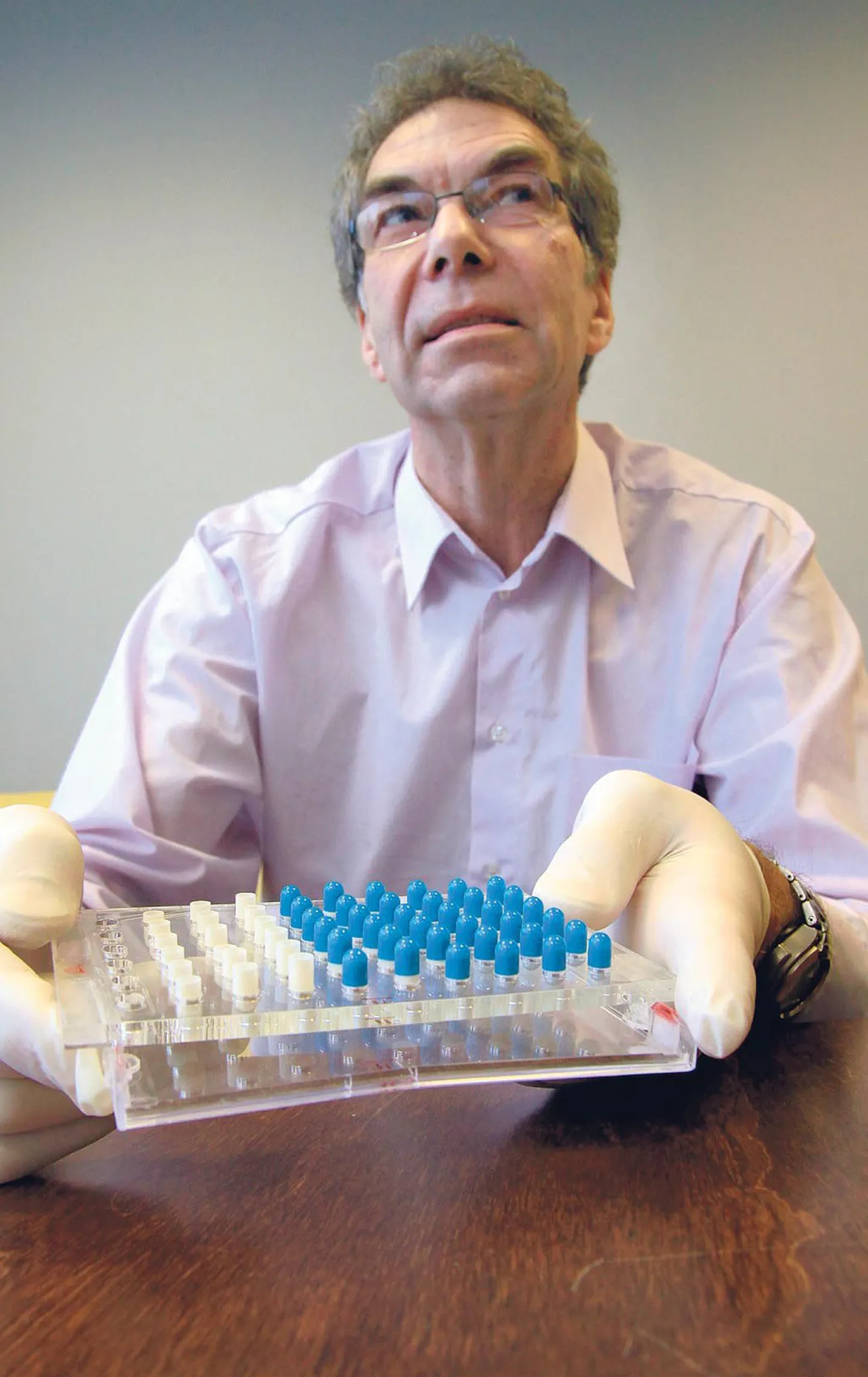 Paari aasta eest puusavaludes vaevelnud Jaanus Saar ütleb, et on nüüdseks tarvitanud kolm kuuri nanomaterjali ja elab valudeta.