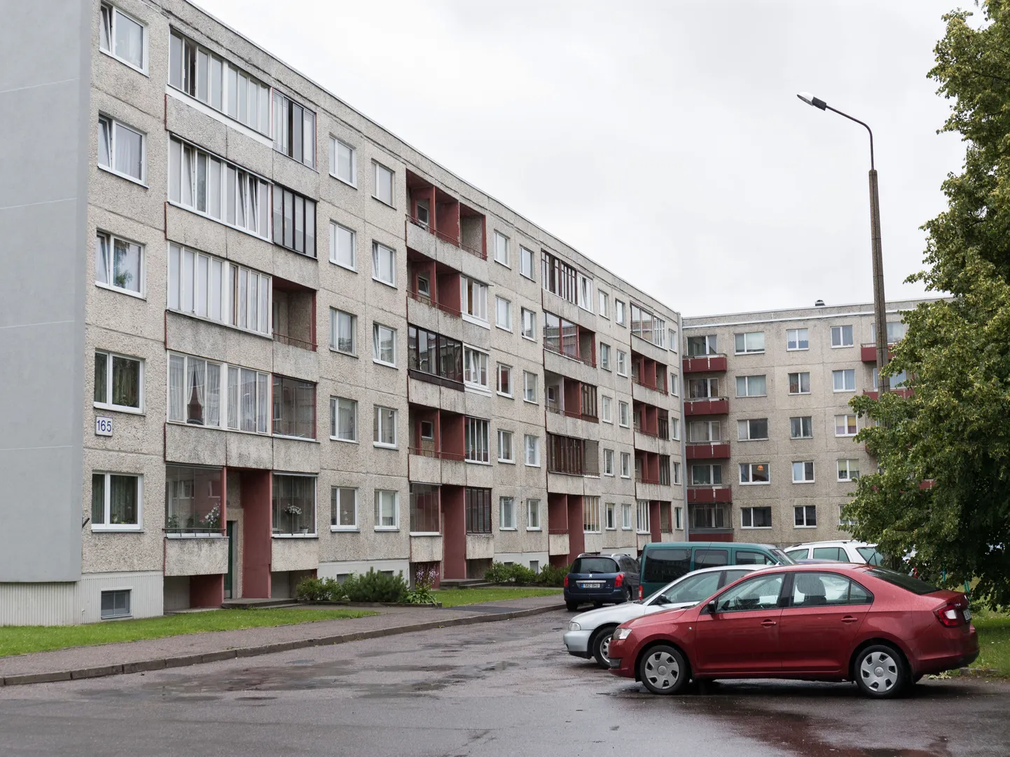 Riigikogu asespiikrile Helir-Valdor Seedrile (IRL) kuulub kinnisturegistri andmetel Tallinnas Paldiski maanteel 52-ruutmeetrine korter.