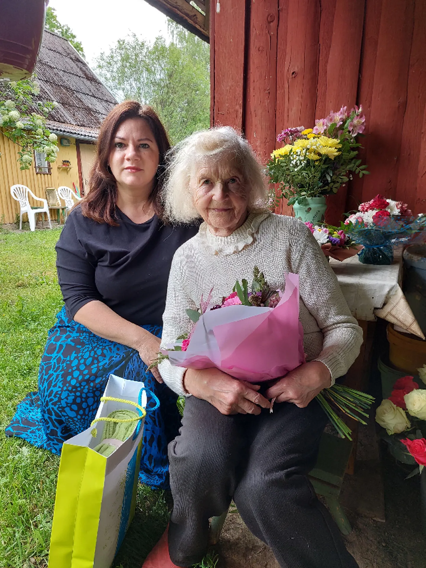 Valga valla elanik Hilda Kuld tähistas 7. juunil 100. sünnipäeva. Teda õnnitles Valga vallavanem Monika Rogenbaum.
