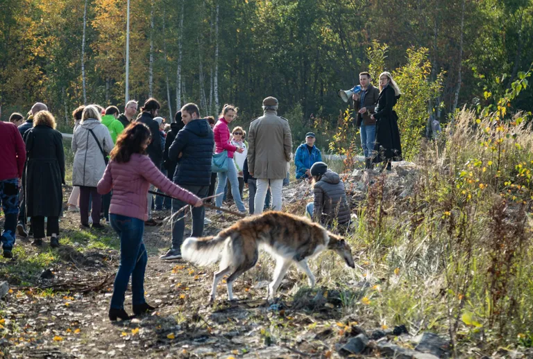 Eelmisel laupäeval korraldas Lasnamäe linnaosavalitsus Tondirabas matka koos pargi projekti autorite Heiki Kalbergi ja Merle Karro-Kalbergiga.  Fotod: