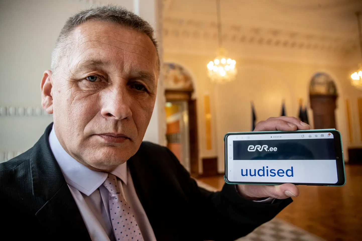 Member of the Conservative People’s Party (EKRE) Kalle Grünthal on Monday entered into Riigikogu proceedings draft legislation to amend the Public Broadcasting Act aimed at creating and ensuring political balance.