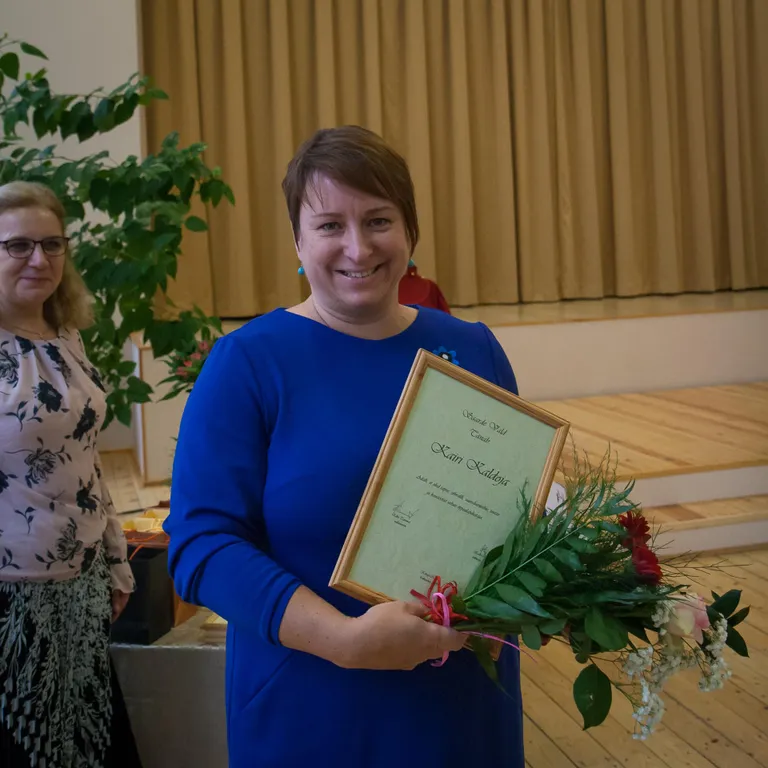 Kilingi-Nõmme gümnaasiumi õppealajuhataja Kairi Kaldoja pälvis Saarde valla tänukirja.