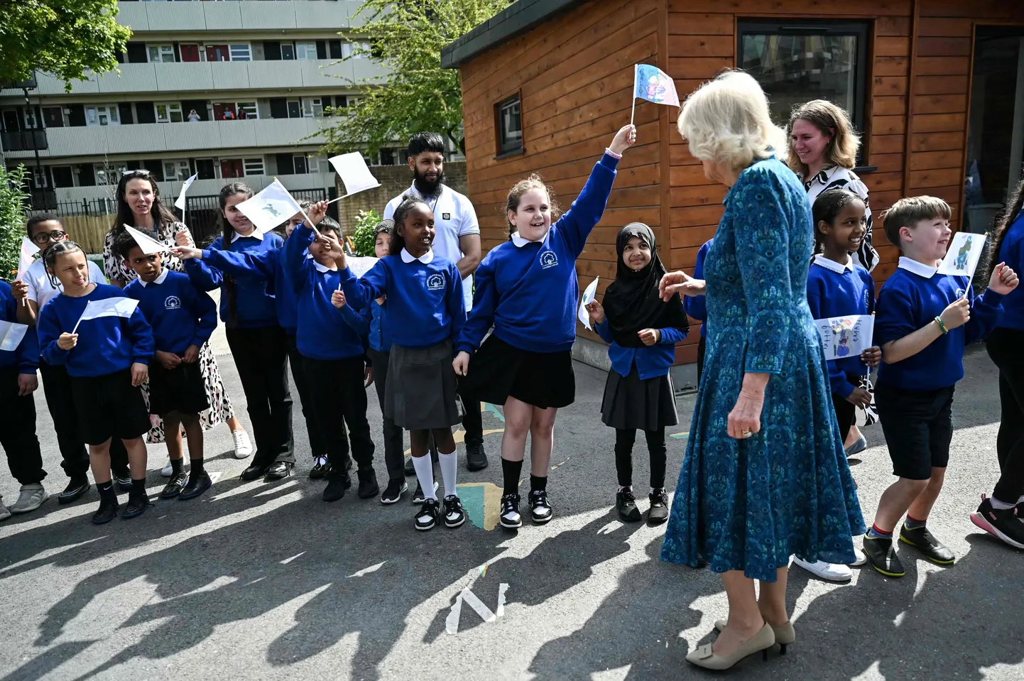 Londonis asuva Morelandi algkooli lapsed kohtuvas kuninganna Camillaga, 7. mai 2024. a.
