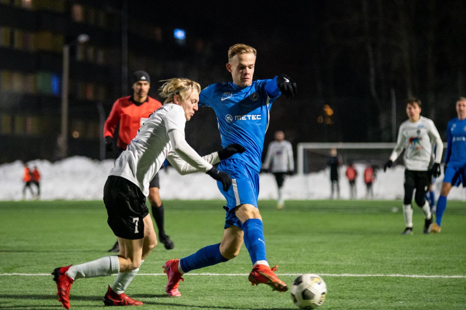 Tammeka jalgpallur Tristan Koskor teises kohtumises Tallinna Kalevi vastu läinud laupäeval Tartus Sepa staadionil. Selleski mängus jala valgeks saanud Koskor tuli 11 tabamusega liiga väravaküttide edetabelis seitsmendaks.