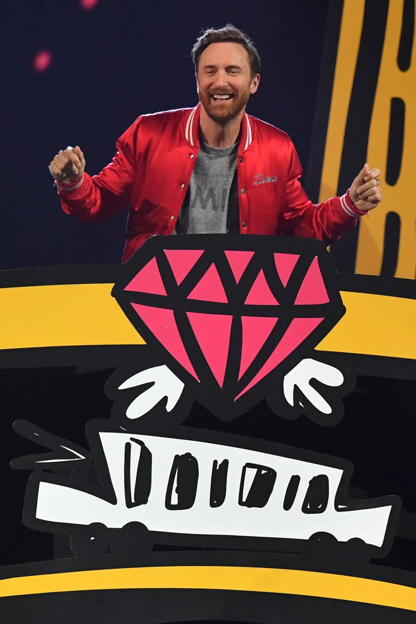French DJ David Guetta performs during the 2017 MTV Europe Music Awards (EMA) at Wembley Arena in London on November 12, 2017. / AFP PHOTO / Ben STANSALL