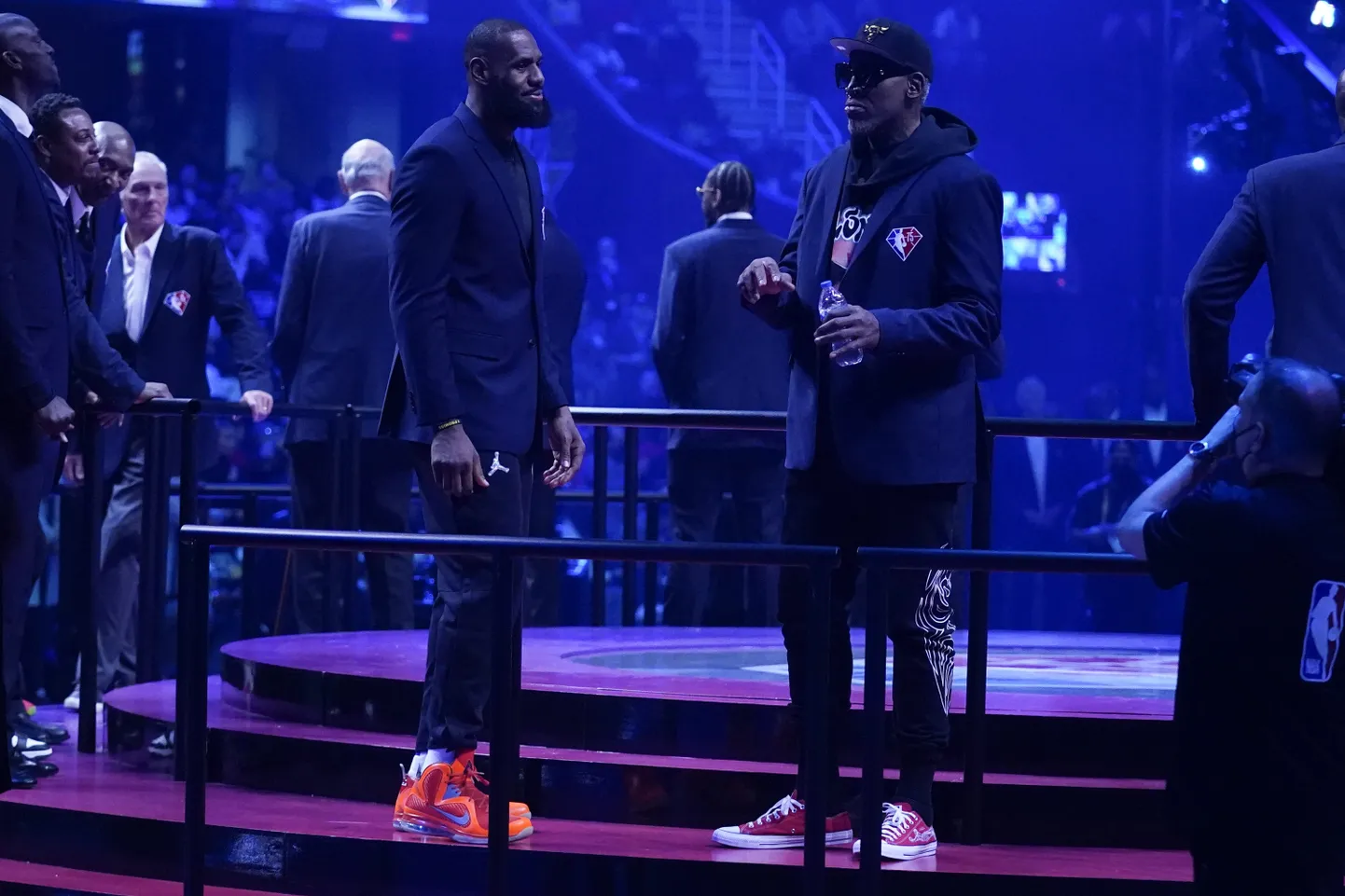 LeBron James (vasakul) ja Dennis Rodman.