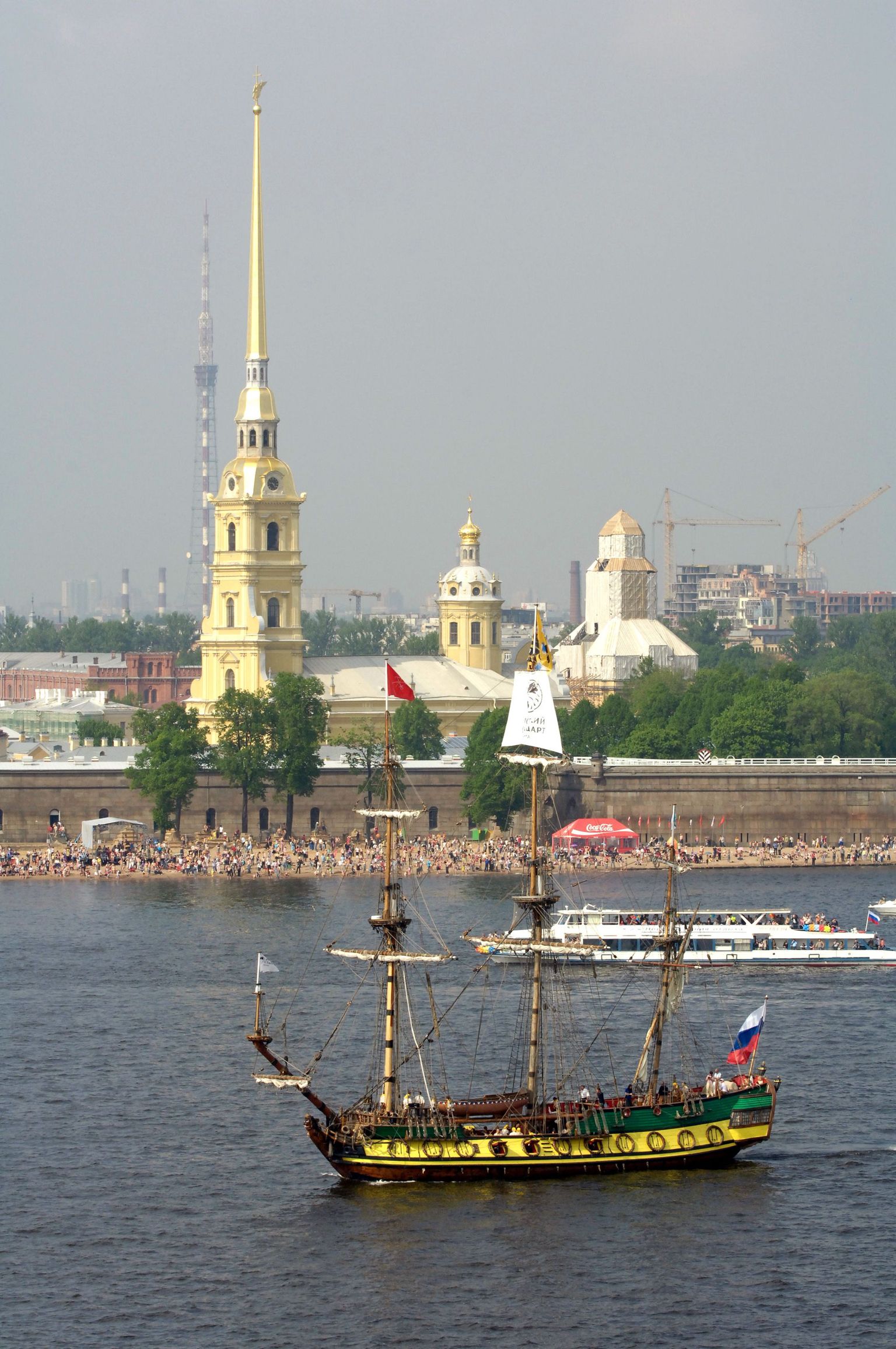 Vaade Peterburis asuvale Peeter-Pauli kindlusele üle Neeva jõe.