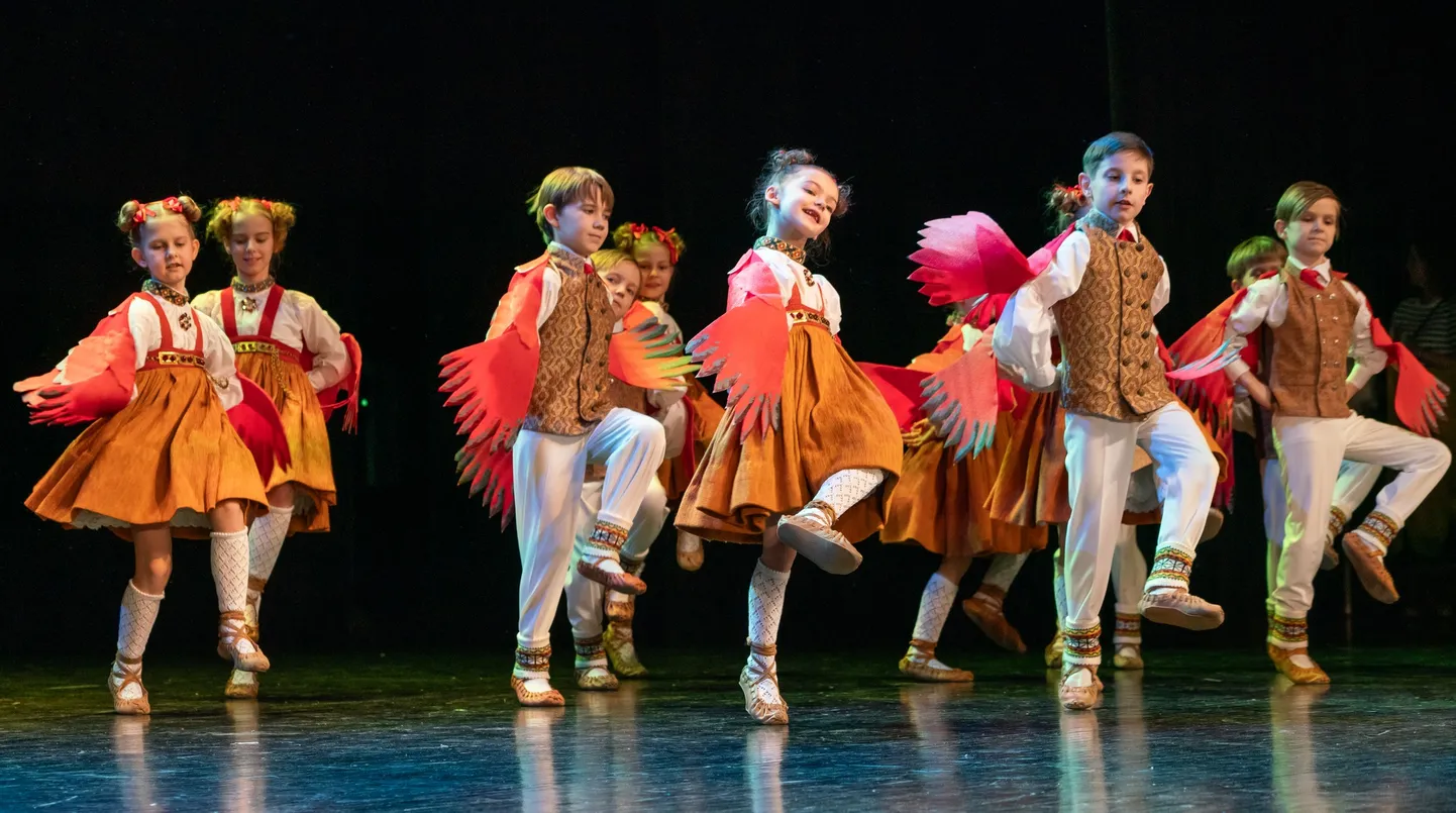 Dejo bērnu tautas deju ansamblis "Dzintariņš"