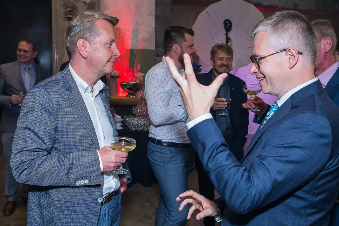 Lobiüritustel on mitu tasandit. Mitteametlikud kohtumised pakuvad ideede turundamise kõrval ka uut infot.
 foto: Tiit Mõtus