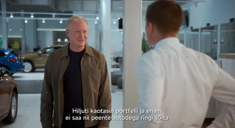 Endine rahandusminister, praegune riigikogu liige Mart Võrklaev osales Škoda reklaamvideos.