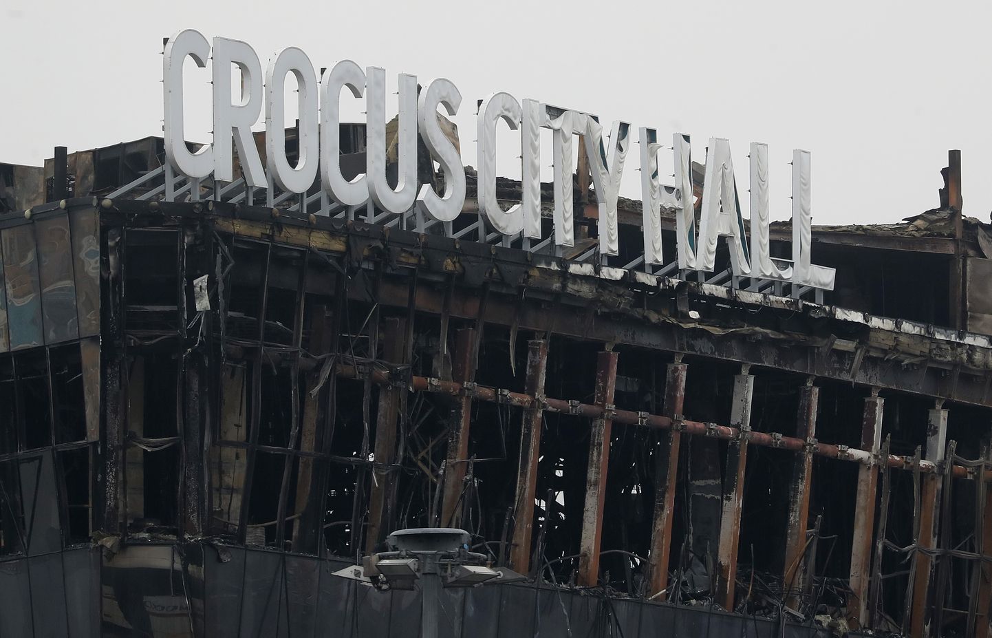 Концертный зал "Крокус Сити Холл" после теракта.