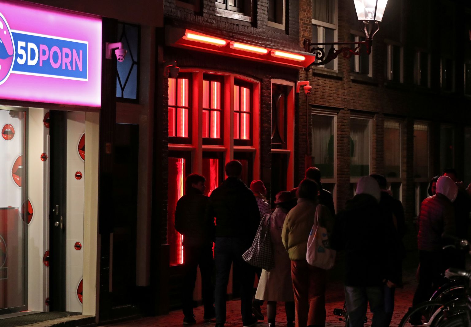 Квартал красных фонарей в Амстердаме.