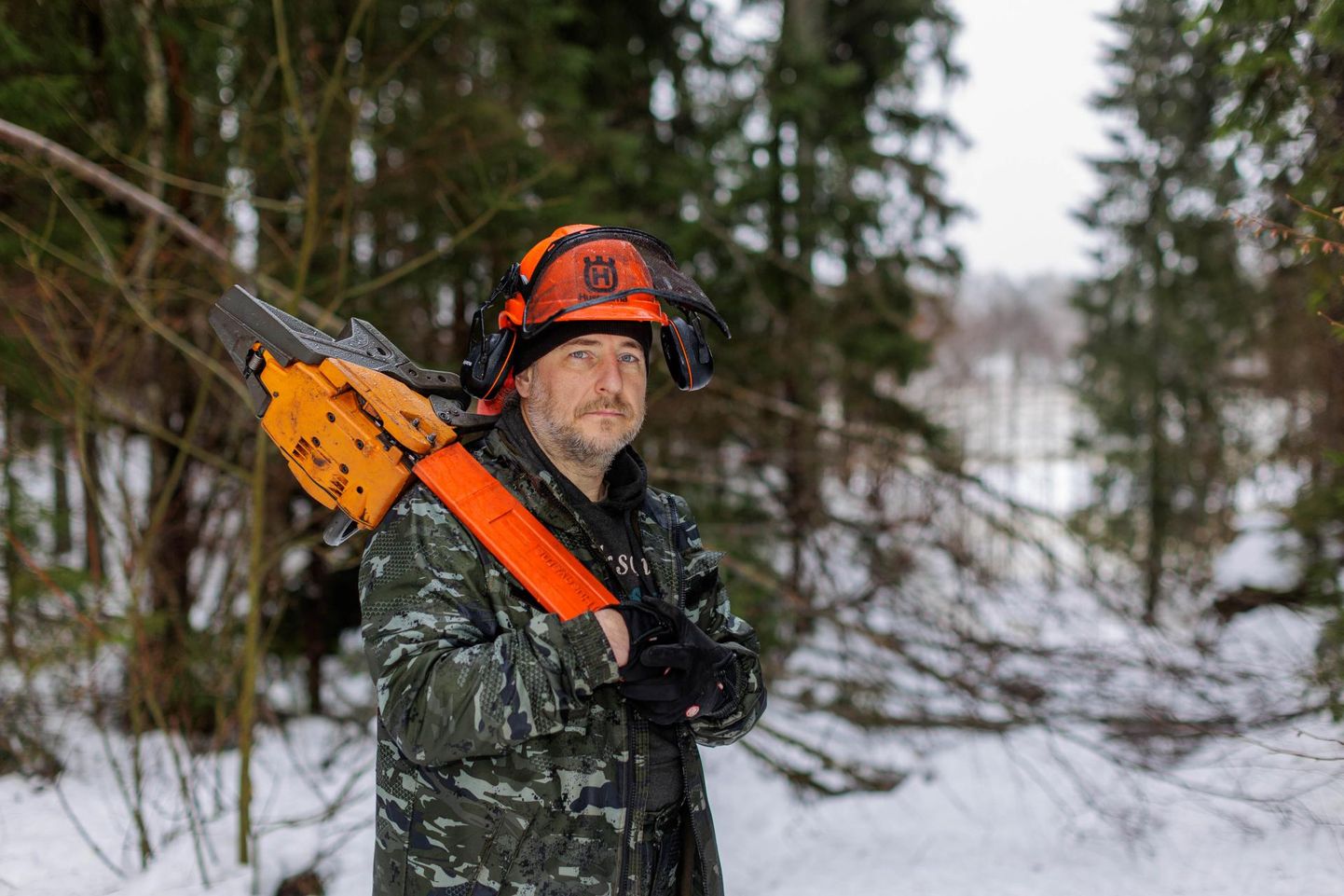 Haanjamaal toimetav metsaomanik Janek Säde avaldas heameelt plaanitavate seadusemuudatuste üle, mis lubaksid tal kaitse alla võetud metsast endale küttepuid teha.