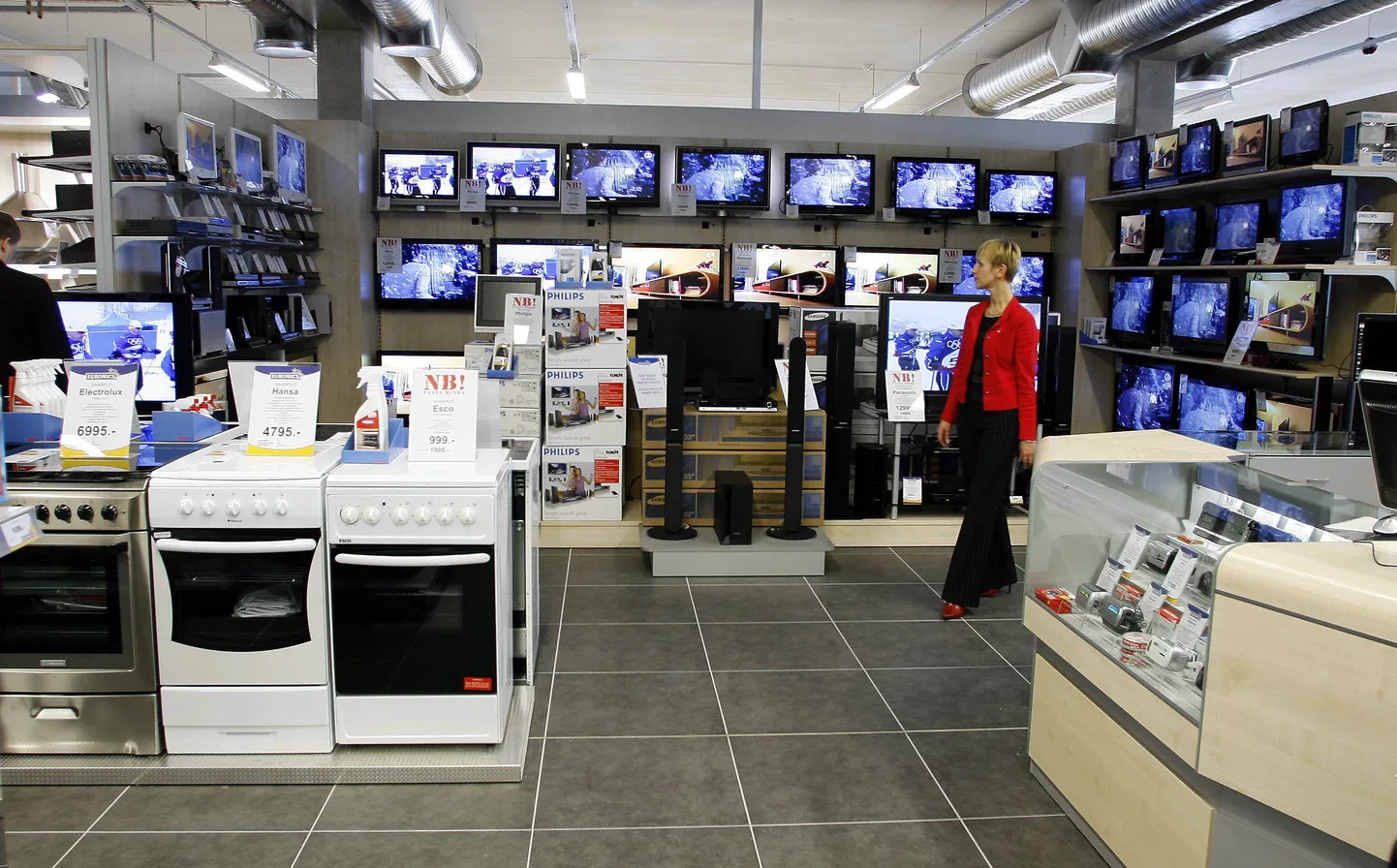 Home Gallery kaubamaja avati 2008. aasta alguses ja seal tegutseb ka suur elektroonikakaupade pood.