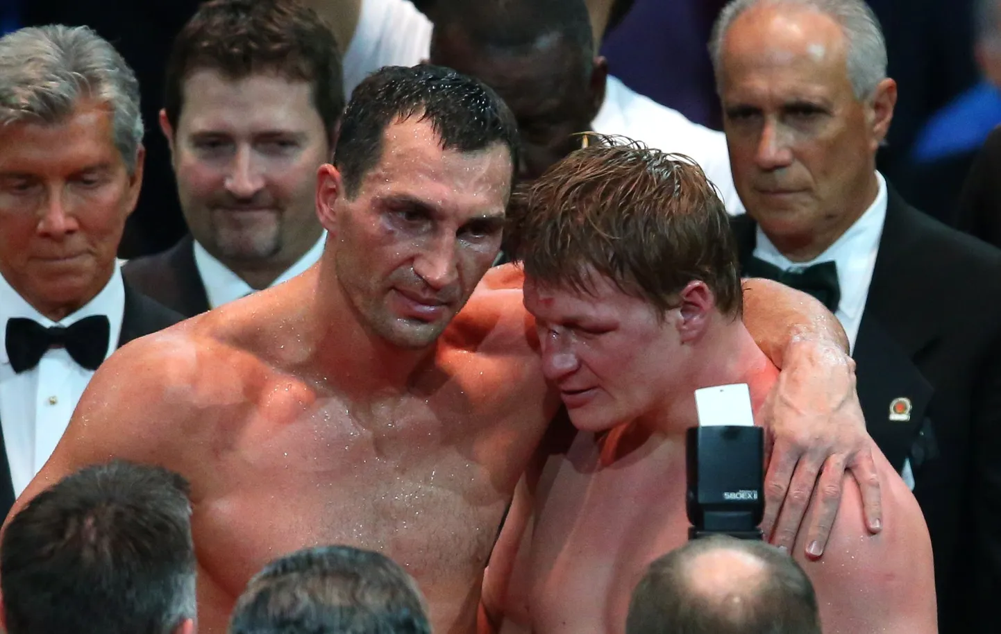 Aleksandr Povetkin (paremal) sai Vladimir Klitško käest kõvasti nahutada.