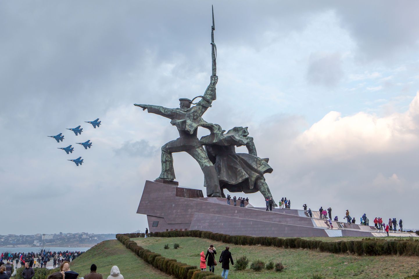 Striži vigurlendurid pakkusid Sevastopoli elanikele meelelahutust 21. detsembril.