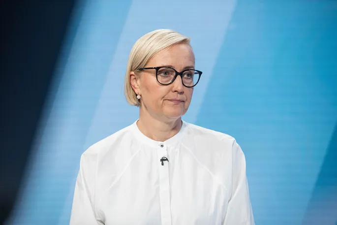 Әдемі кеуделі әйелмен жыныстық қатынас