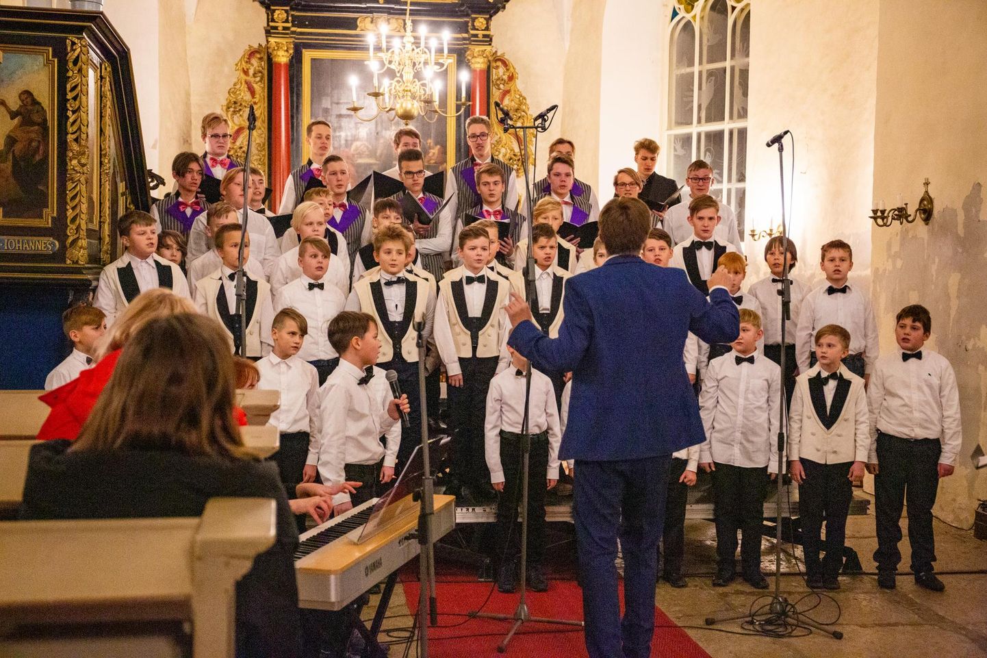 Virumaa Poistekoor laulis jõulukontserdiga kiriku ja kuulajate hinged helisema.