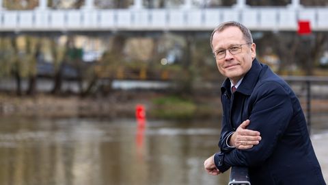 LUUBI ALL ⟩ Linnapea Urmas Klaasi nädalad. Kas edev inimene, rabeleja, töönarkomaan või osav juht?!