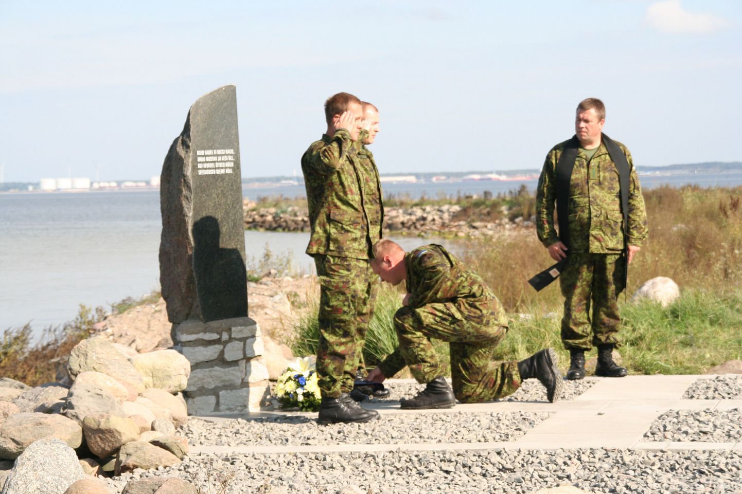 Täna mälestati 1997. aastal Kurkse väina ületamisel hukkunud Balti pataljoni staabikompanii luurerühma liikmeid.