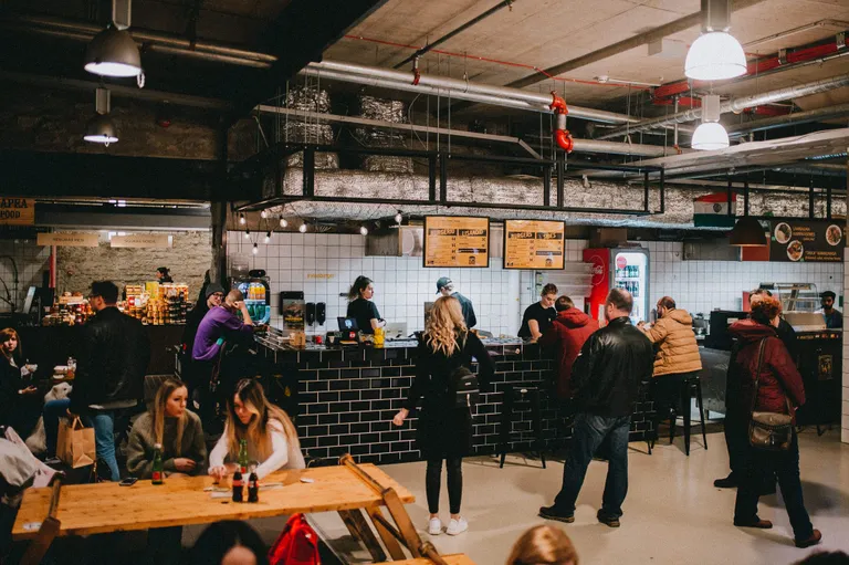 VLND Burger asub Balti Jaama turu toidutänaval.