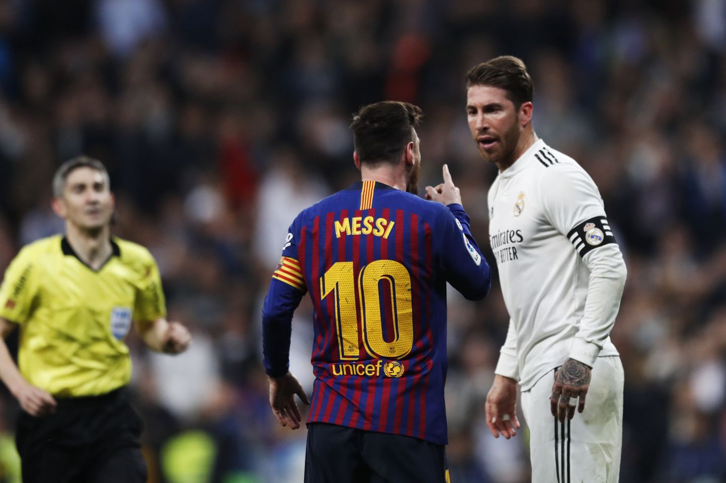 Sergio Ramos (valges) ja Lionel Messi.