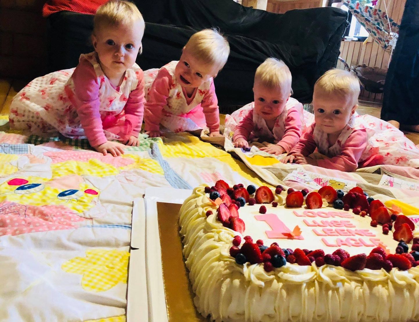 Nelikud õed tähistasid aastast sünnipäeva.