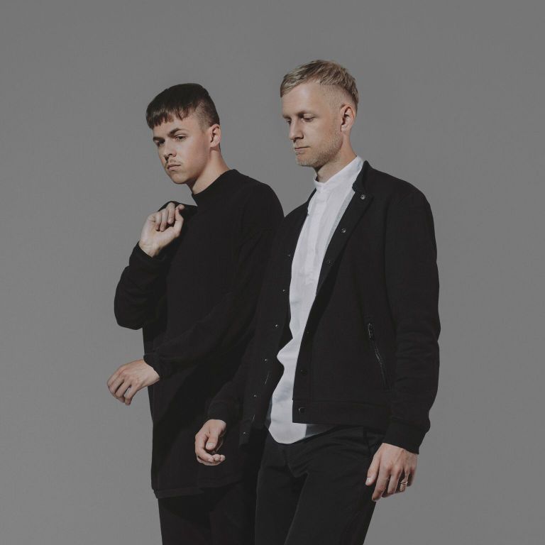 Púr Múdd vahetab lauljat: uus artist Joonatan (vasakul) ja Oliver (paremal).