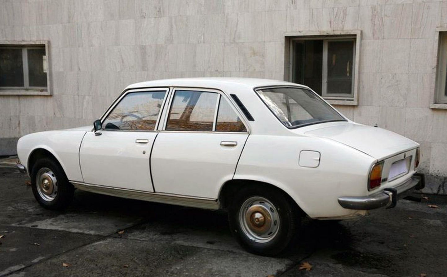 Peugeot 504 (1977), mis kunagi kuulus Iraani presidendile Mahmoud Ahmadinejadile.
