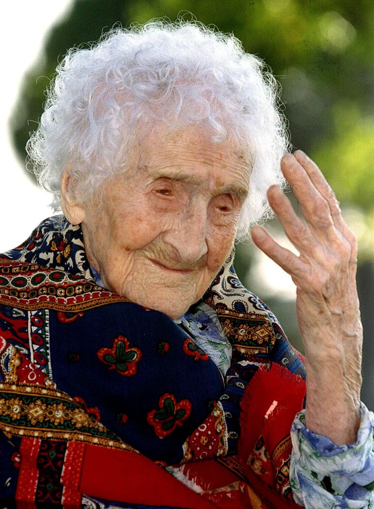 Jeanne Calment'd peetakse kõige kauem elanud inimeseks. Pildil on ta Prantsusmaal Arles'i vanadekodus 17. veebruaril 1995. Cament suri 1997. aastal 122-aastasena