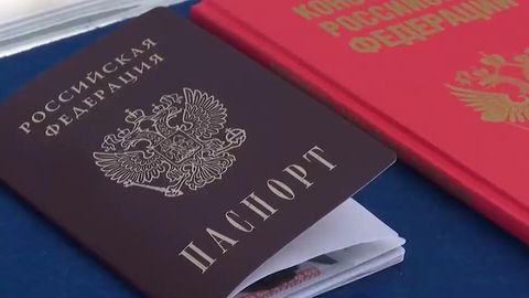 Граждане Латвии и других стран получили паспорта РФ в Пскове. VDD расценивает это как поддержку агрессора