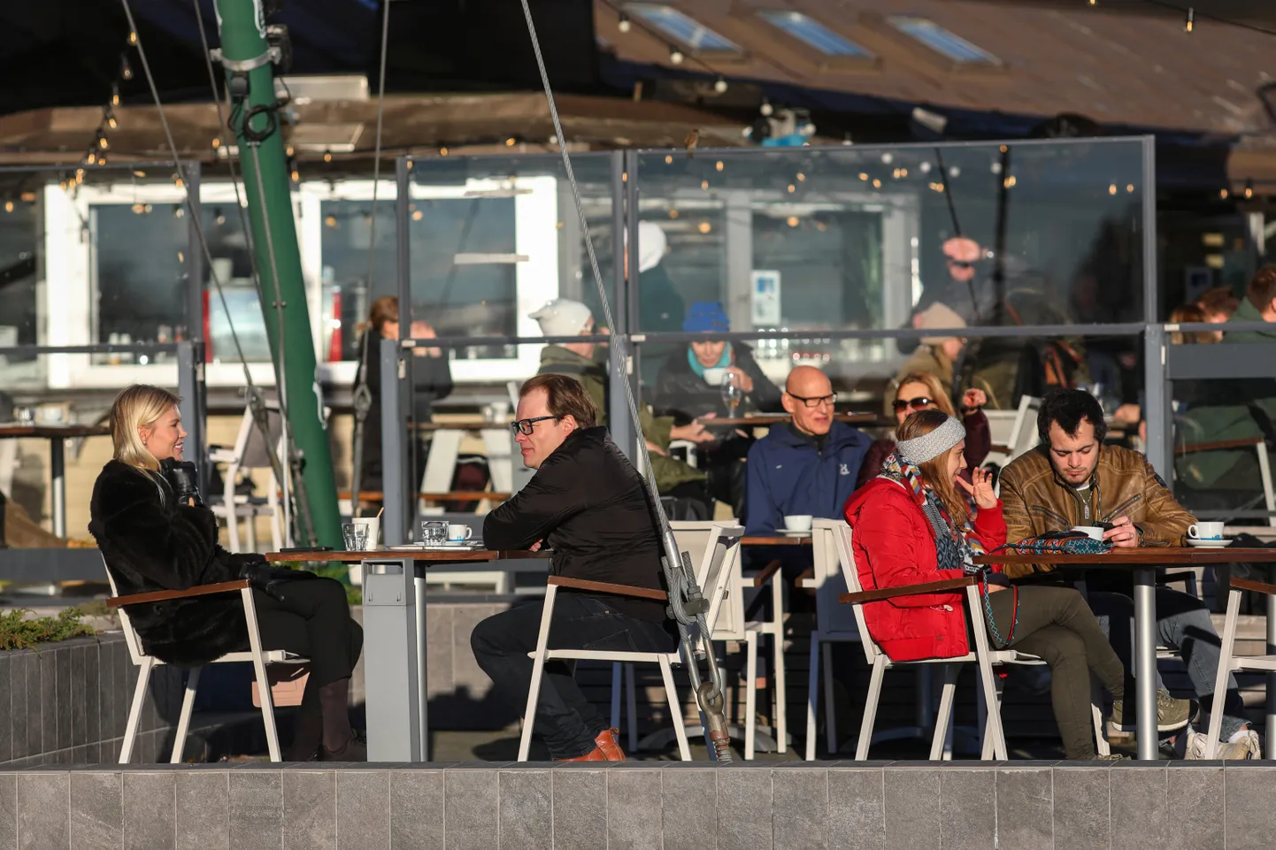 Helsingi restoranis einestajad. Foto on illustratiivne.