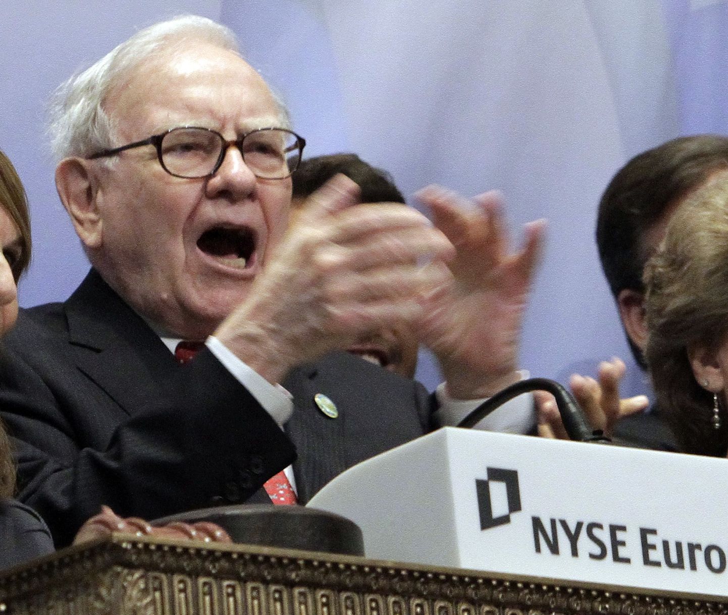 Berkshire Hathaway juht Warren Buffett New Yorgi börsi börsipäeva avamiskella tseremoonial.