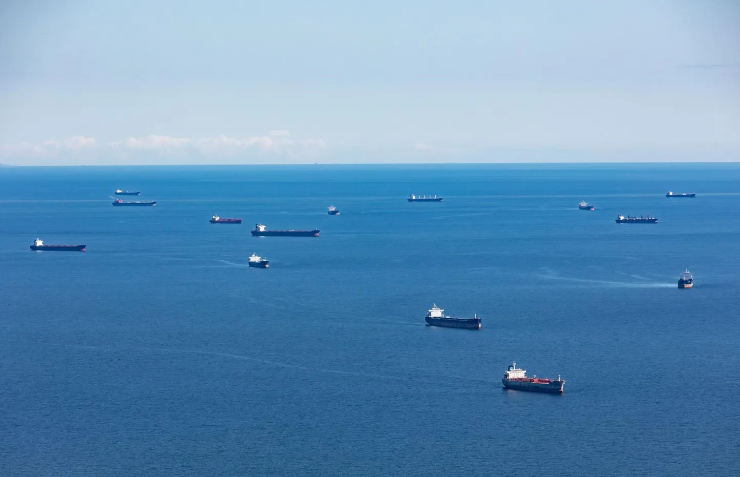 Venemaa sadamatesse pääsu ootavate tankerite ja kaubalaevade mitteametlik ankruala Eesti majandusvööndisse kuuluval Soome lahe osal.