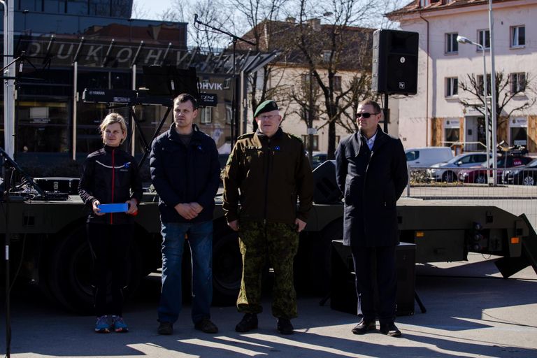 Sinilillemärgi kandmisega saab toetada vigastatud veterane, osta taastusravi seadmeid Lõuna-Eesti haiglale.