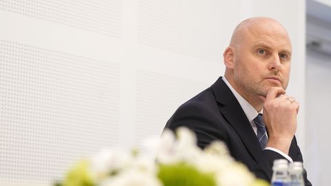 Ceturtdienas vakarā sasaukta jaunās Kulberga valdības pirmā svinīgā sēde