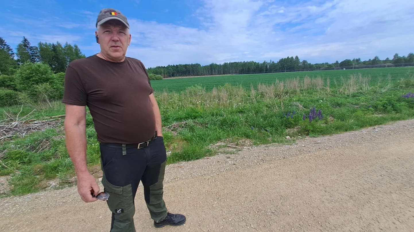 Taamal paistva piiriribani kulgev kunagine lähim kaubatee Võrust
Pihkvasse viib läbi Miikse küla ja on Üllar Tamme sõnul kandnud ka tanke.