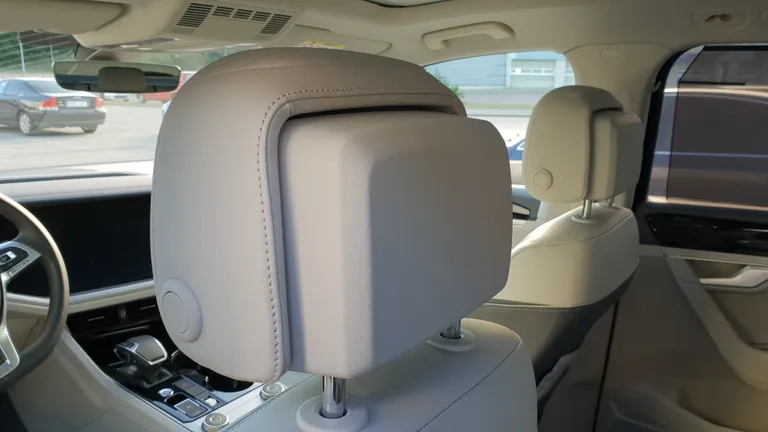 Volkswagen Touareg reguleeritavad peatoed