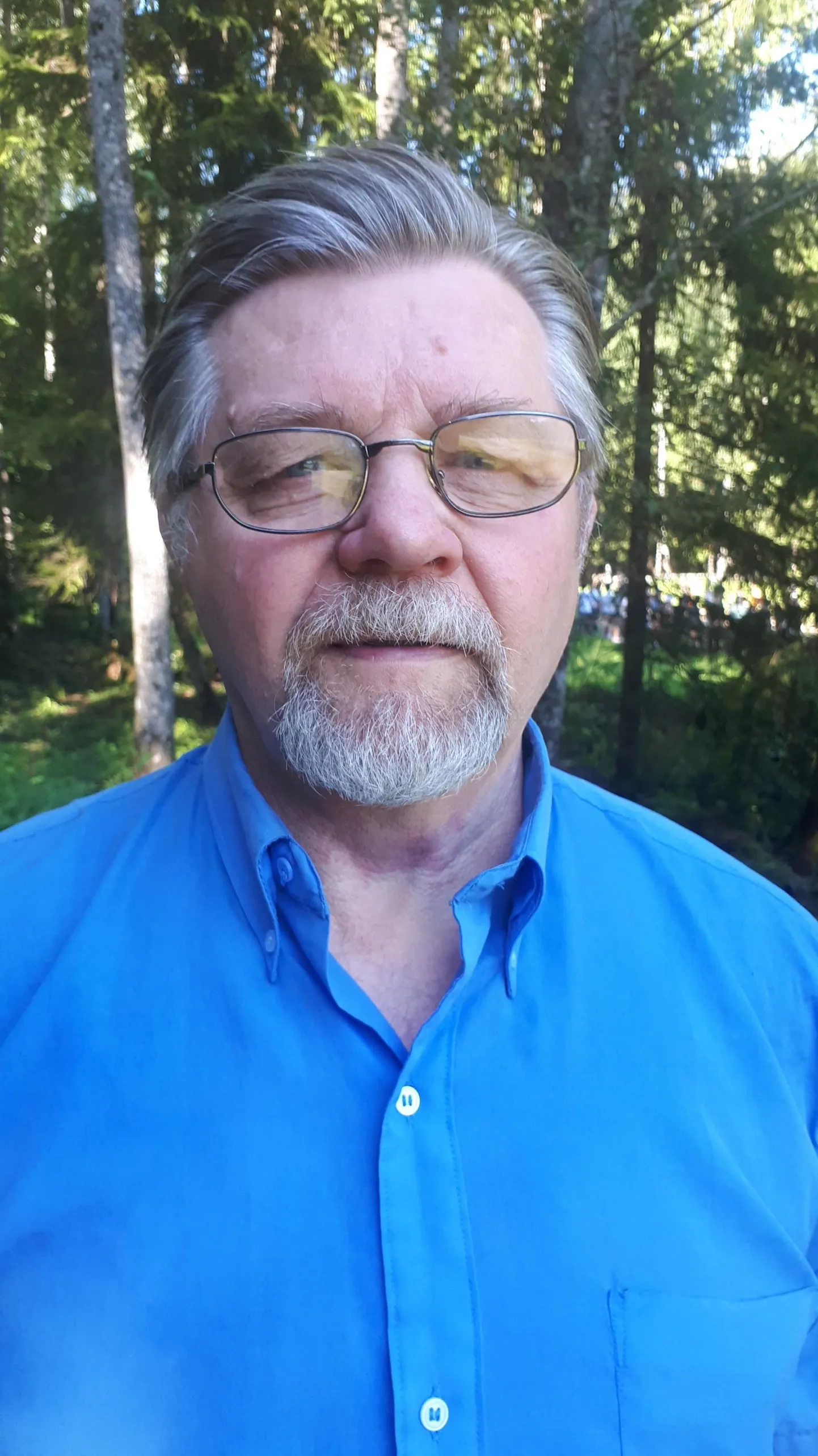 Paraku hakkavad inimesed oma suguvõsa ja sugulaste vastu huvi tundma alles kuldses keskeas. “Noori sugupuu ei huvita, reaalne huvi tekib umbes 40aastaselt ja vanemas eas,” nendib 30aastase kogemusega sugupuu-uurija Jaan Tagaväli.