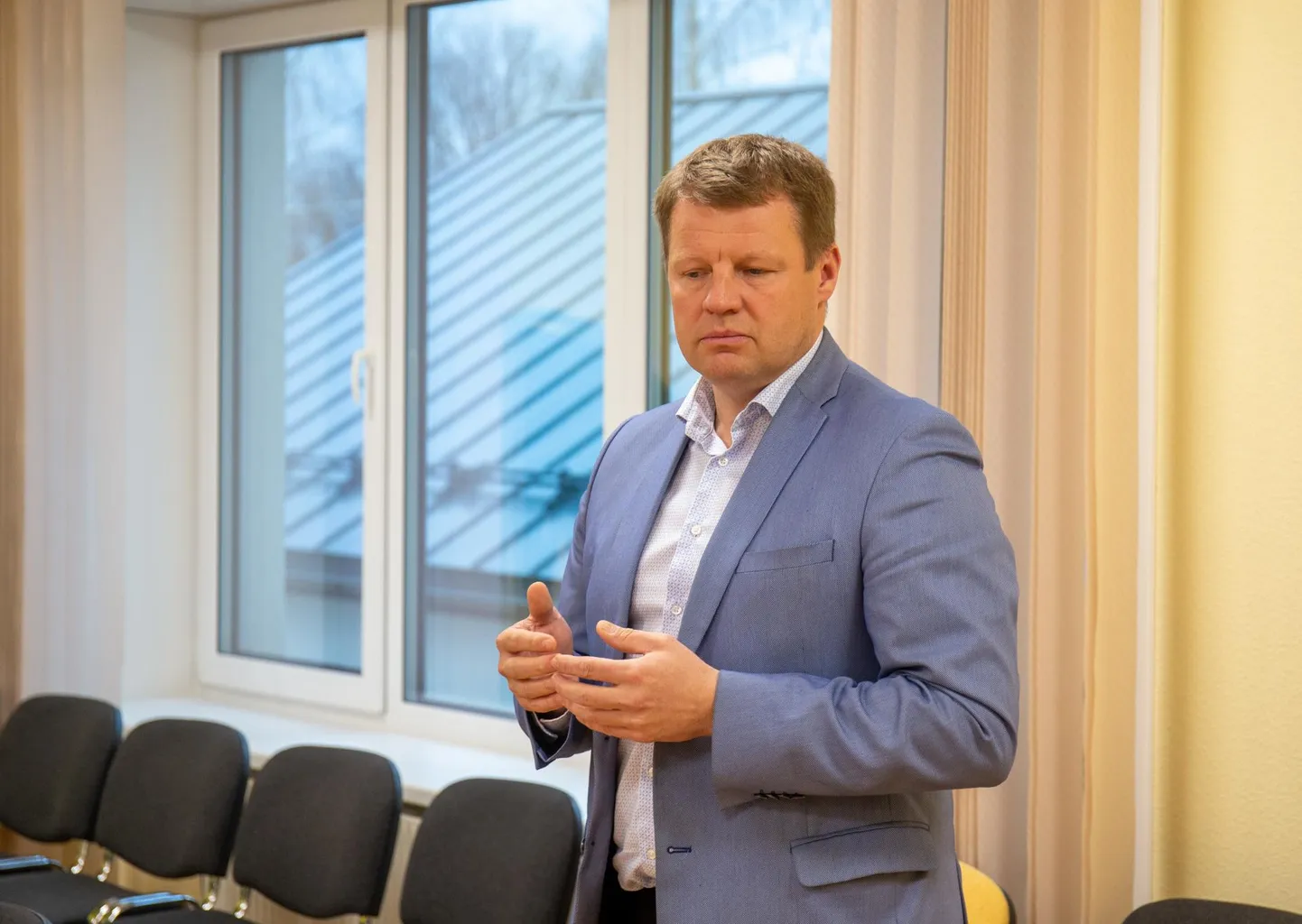 Põhja-Sakala vallavanema Jaak Raie sõnutsi on uus vallavõim eelarve arhitektuuri märkimisväärselt ringi teinud. «See suurendab süsteemsust ja arusaadavust, kuid kaotab paratamatult ära kerge vaevaga võrreldavuse,» ütles ta.